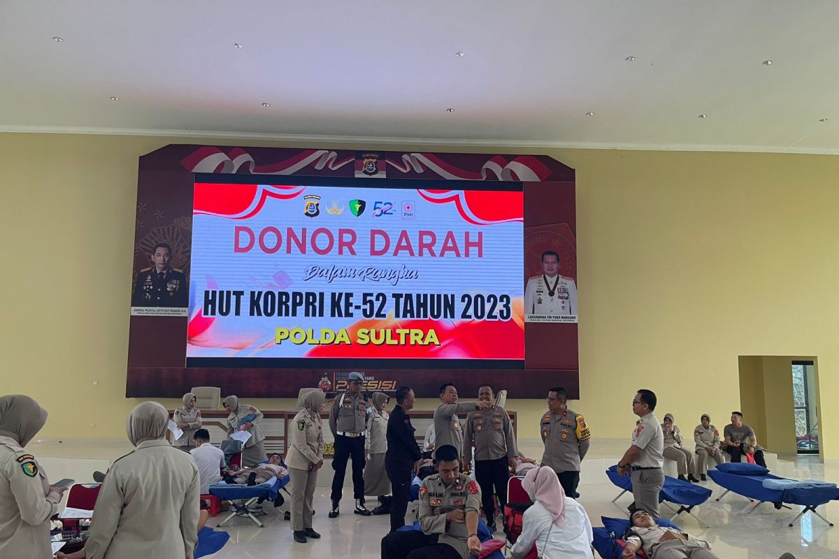 Polda Sultra gelar donor darah dalam rangka HUT Ke-52 Korpri