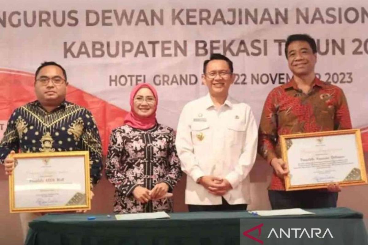 Kerajinan lokal Kabupaten Bekasi terpajang di Aeon Mal