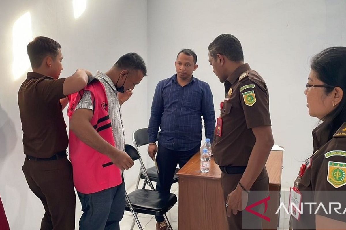 Jaksa penyidik limpahkan berkas tersangka baru korupsi dana BOS di Maluku Tengah