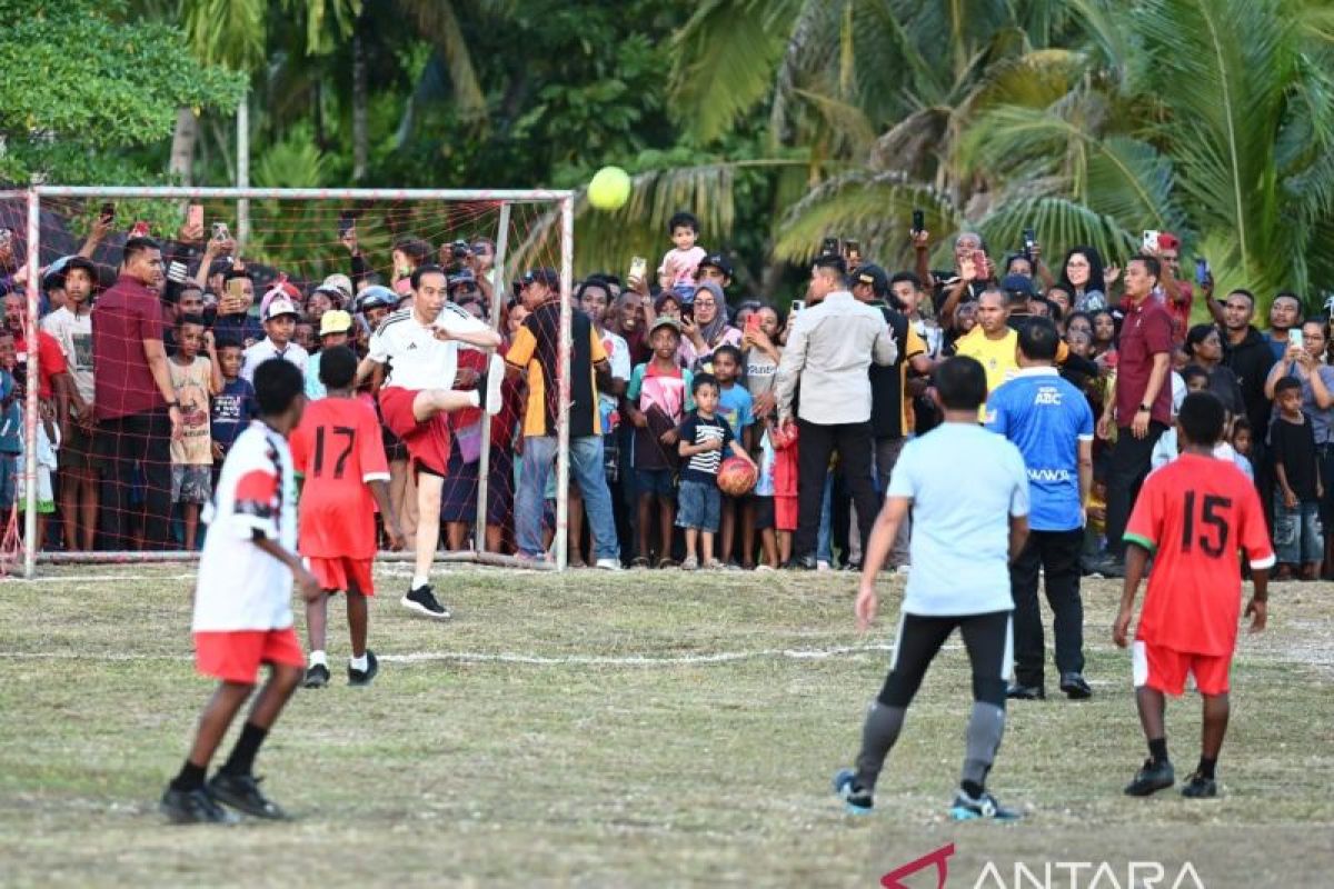 FIFA tanggapi unggahan foto Presiden Jokowi main bola di Papua