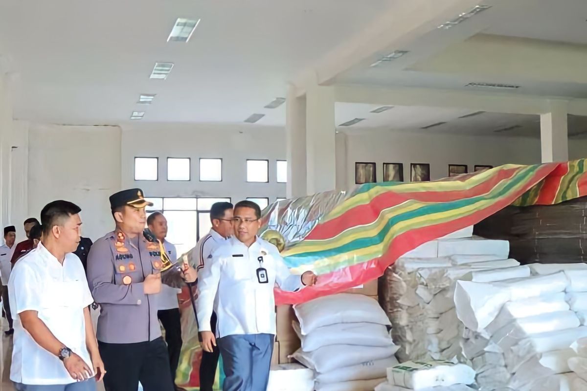 Polres Ogan Komering Ulu siagakan  personel di gudang logistik Pemilu