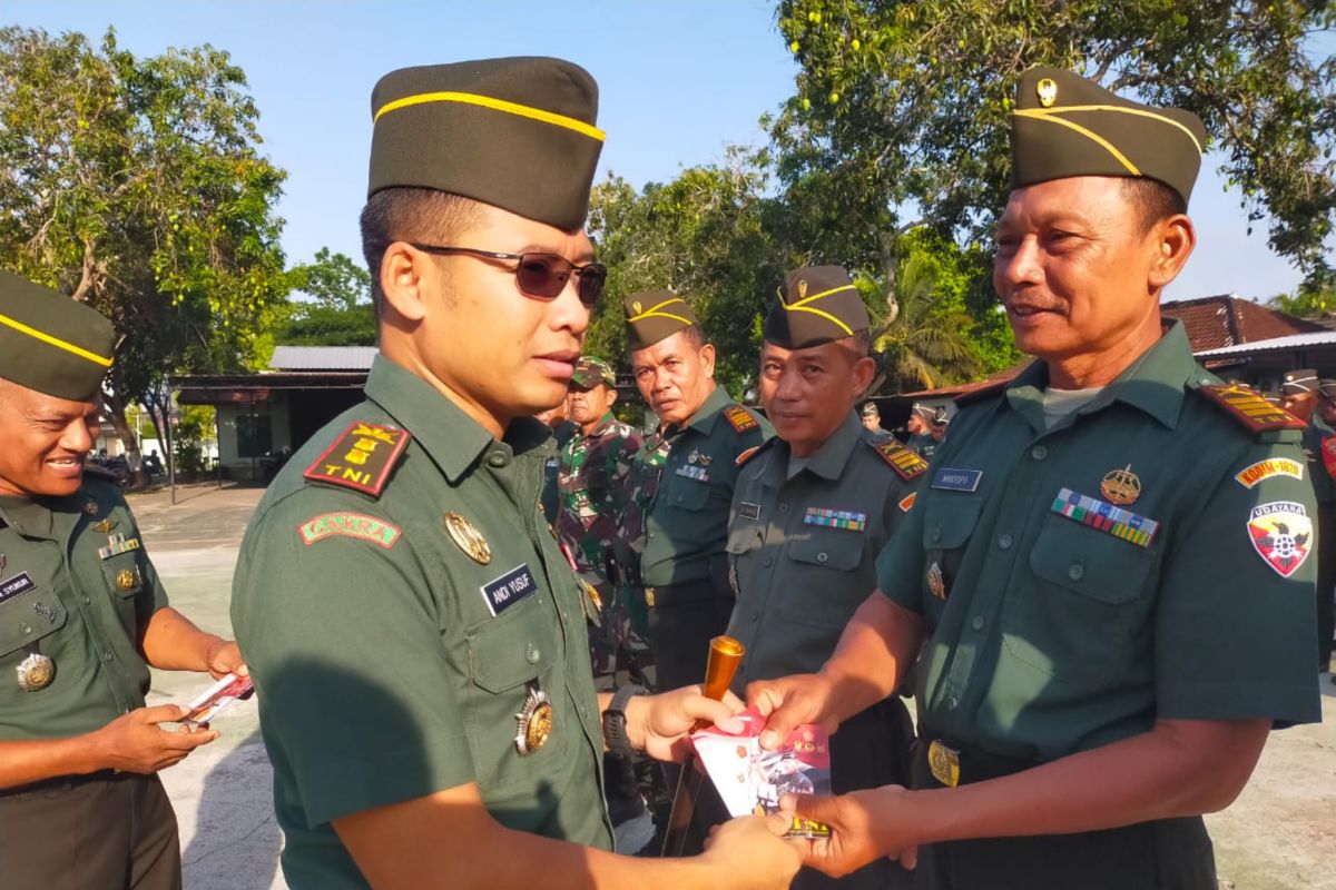 TNI di Lombok Tengah dibekali buku saku netralitas Pemilu 2024