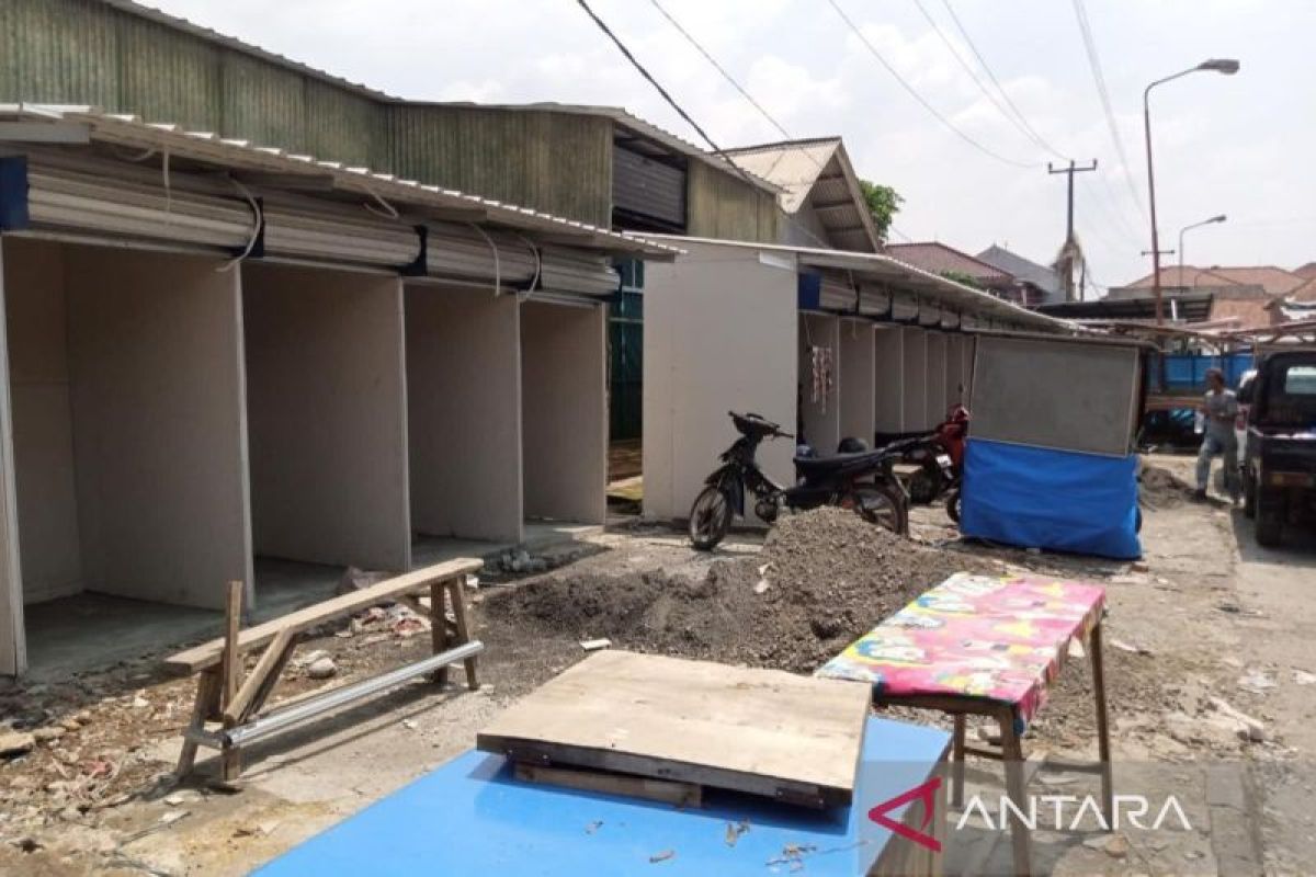 Penyediaan TPS untuk pedagang Pasar Leuwiliang capai 80 persen