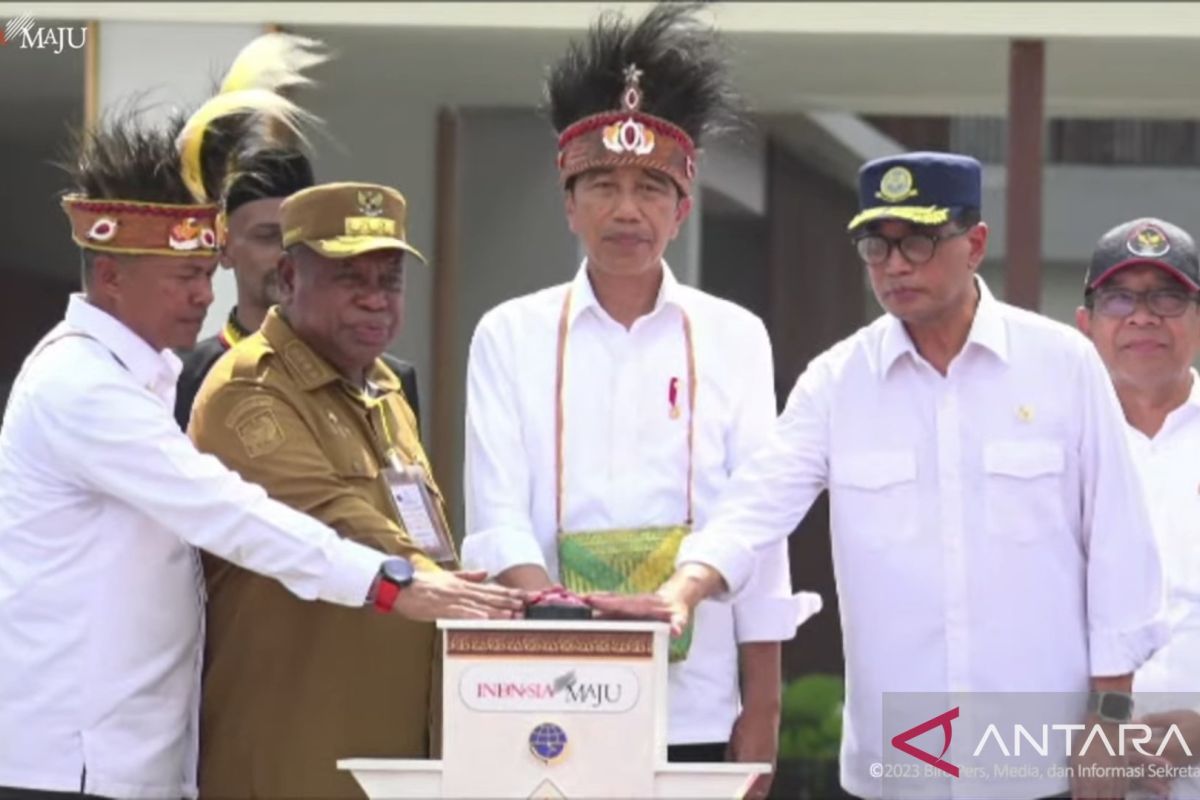 Presiden Jokowi resmikan operasional bandara di Fakfak dan Nabire