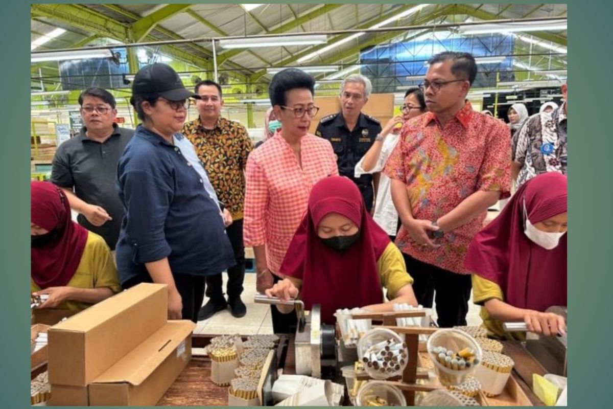 Ribuan Pekerja Buruh Rokok di Yogya Terima Bantuan Langsung Tunai