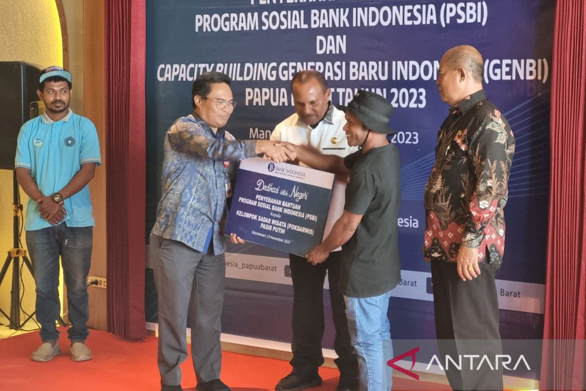 BI Papua Barat salurkan bantuan sosial pada lima lembaga