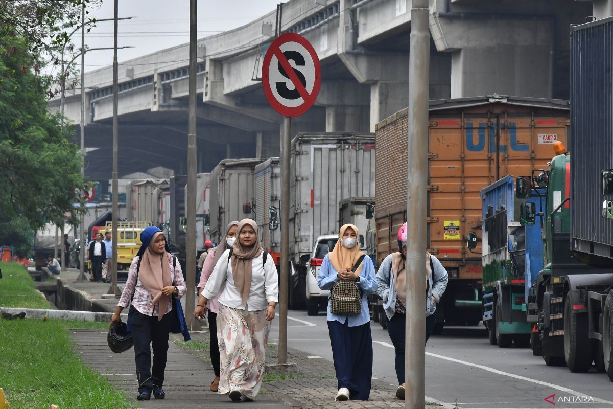 Estimasi biaya hidup Jawa Barat tahun 2025, berdasarkan kenaikan UMP