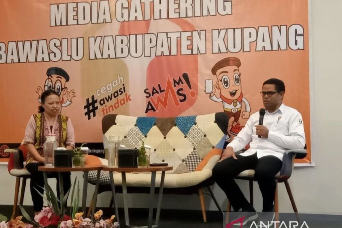 Bawaslu Kabupaten Kupang Tertibkan Ratusan Apk Melanggar Aturan Antara News 