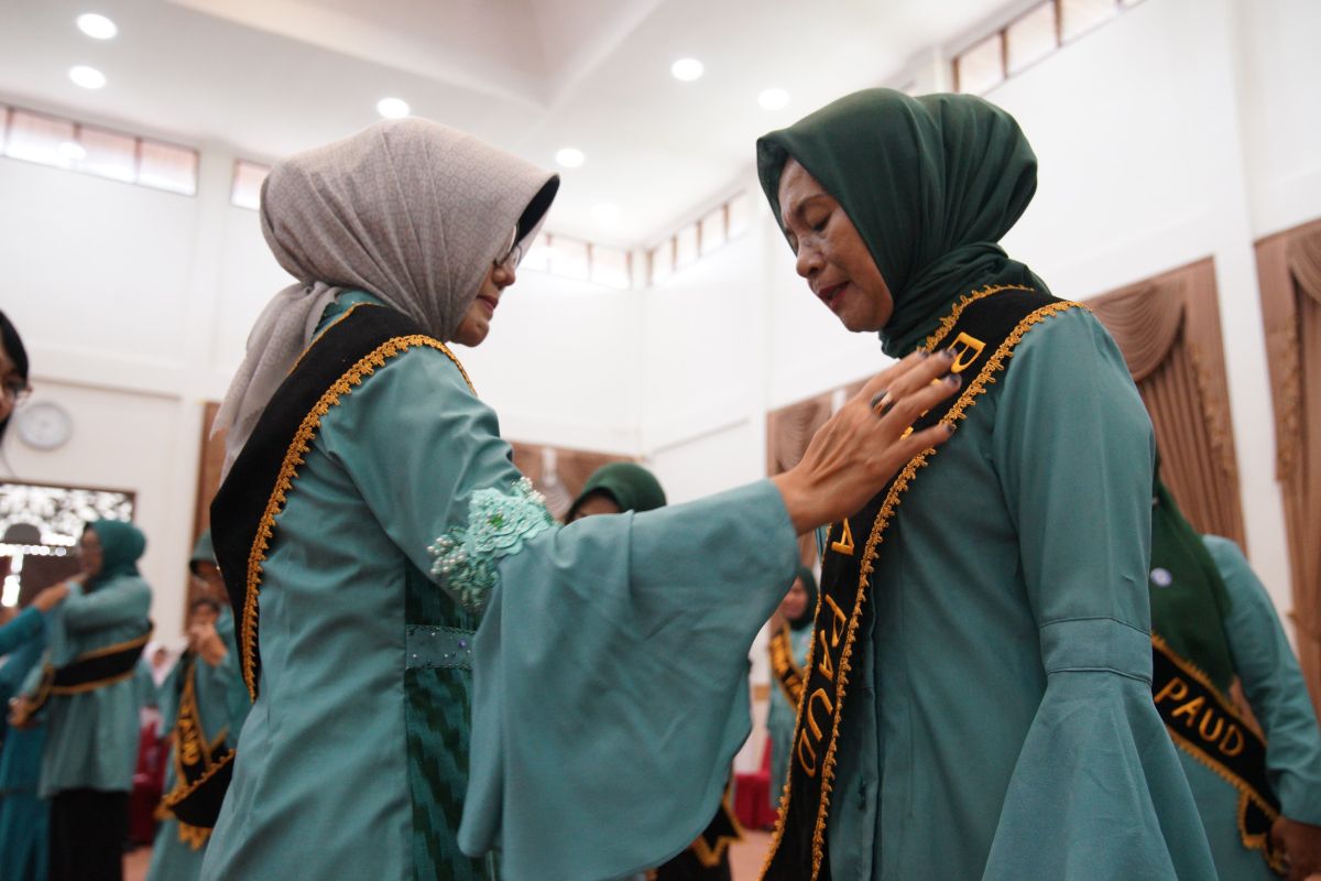 Yanieta lantik  Ketua TP-PKK dan Bunda PAUD kecamatan - kelurahan