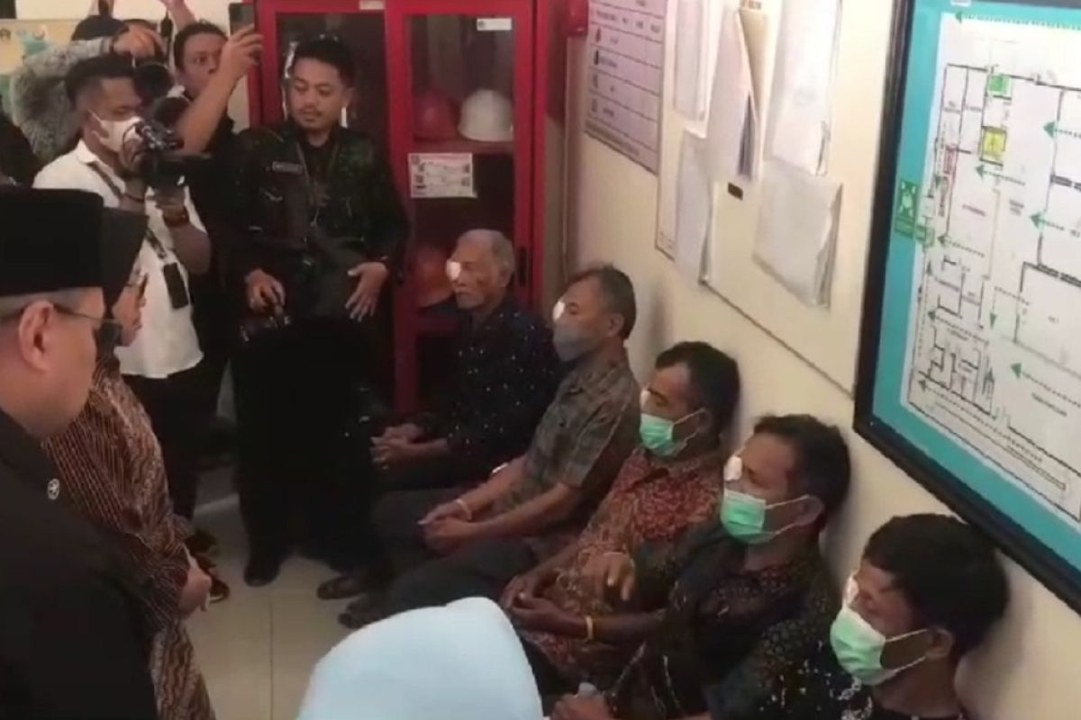 Mensos pantau pelaksanaan kegiatan operasi katarak di Blitar