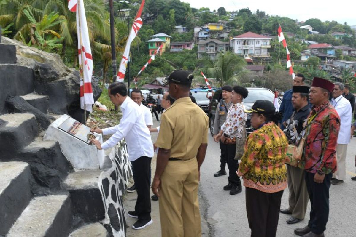 Presiden Jokowi  tanda tangani Tugu Pancasila di Fakfak Papua