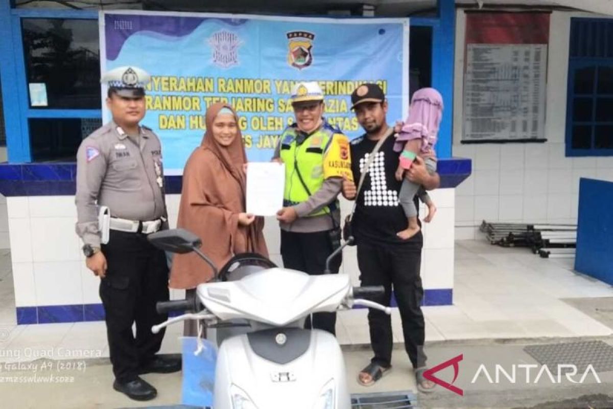 Polres Jayapura kembalikan barang bukti hasil curian ke pemiliknya