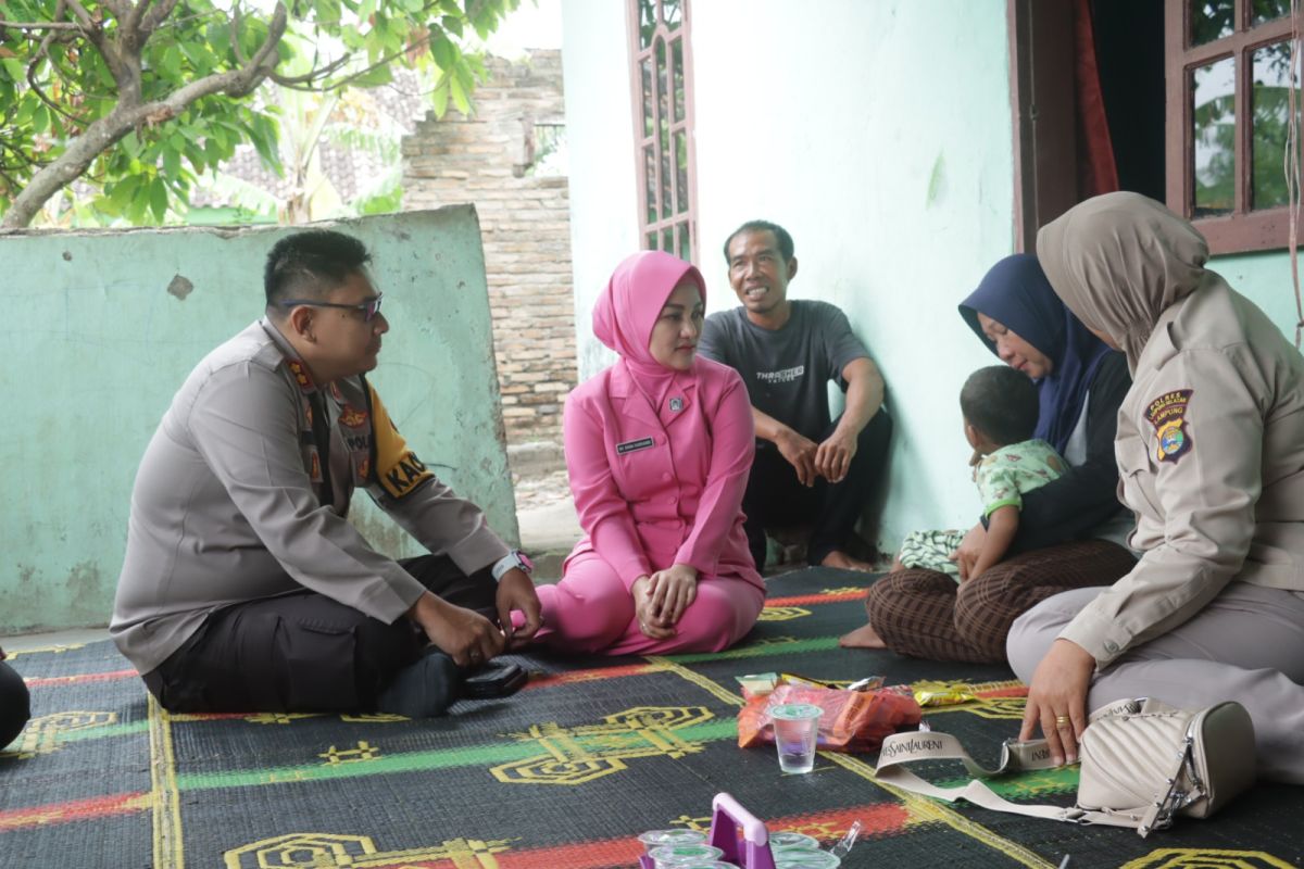 Polres Lampung Selatan bagikan sembako ke balita stunting dan ibu hamil