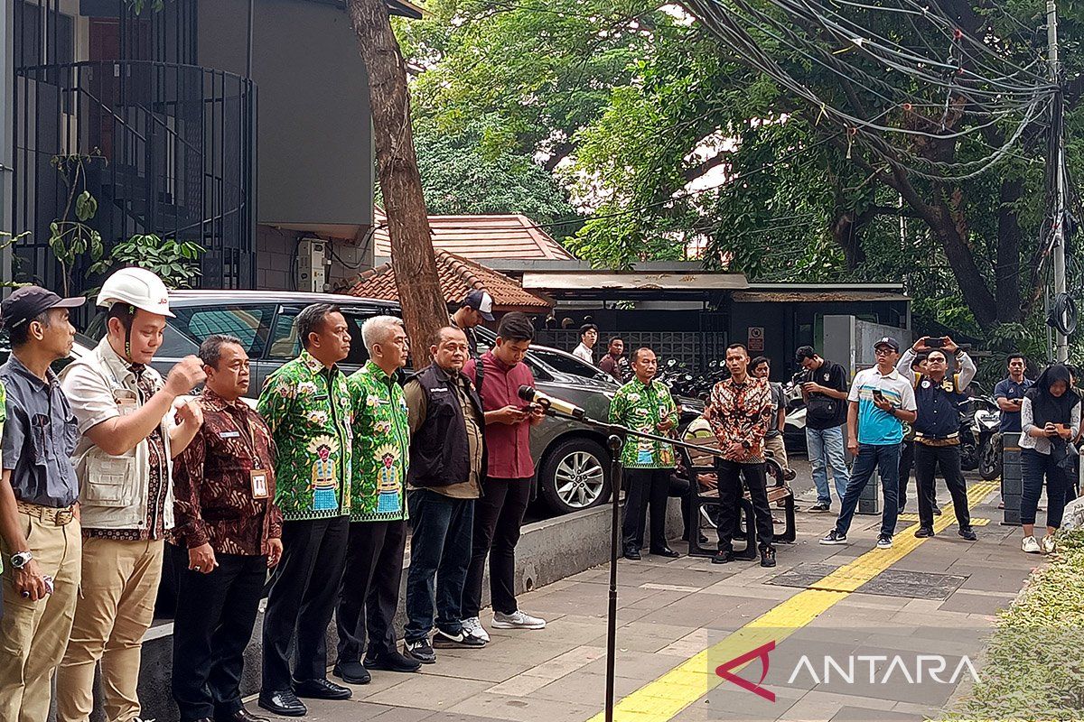 Penertiban kabel semrawut di Jakarta masih fokus di jalan raya