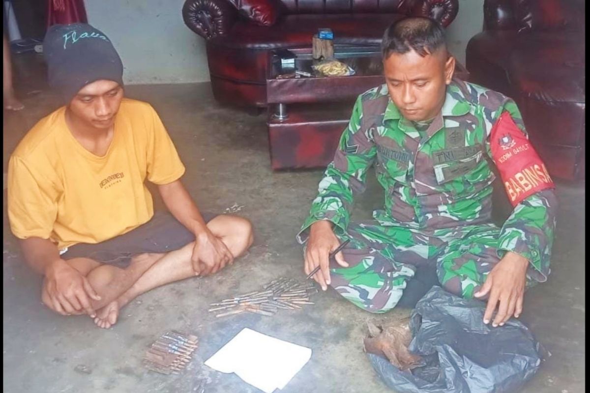 Warga Lampung Tengah temukan bahan peledak dan amunisi di KM118 JTTS
