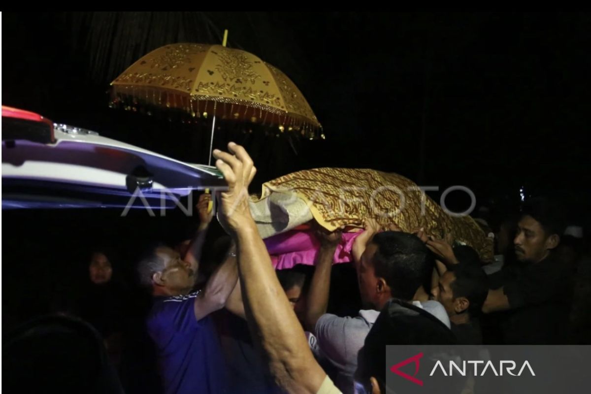 Seorang warga Aceh Barat meninggal setelah tersengat listrik di tengah banjir