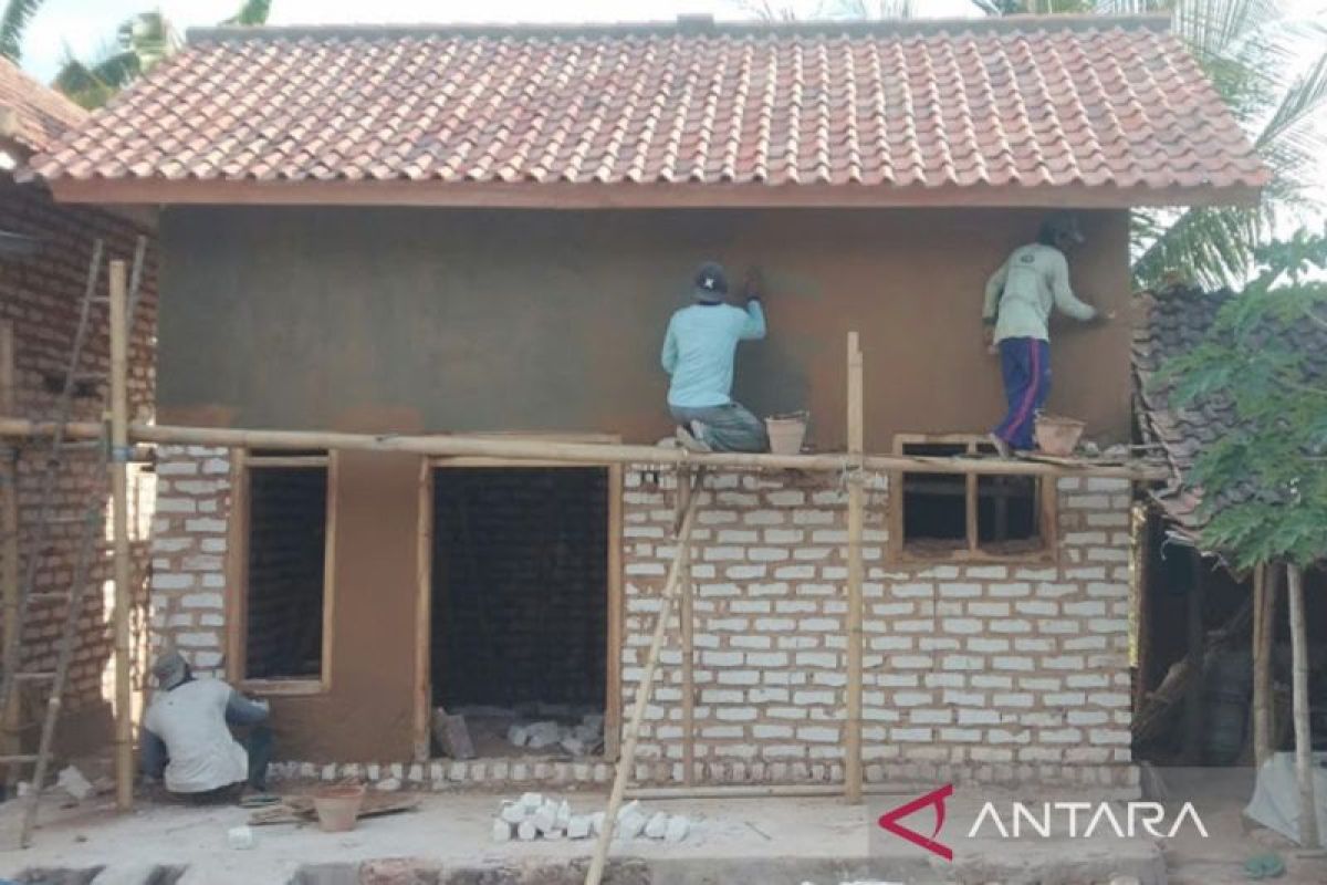 Baznas Jatim bantu perbaiki 20 rumah tak layak huni warga Sumenep