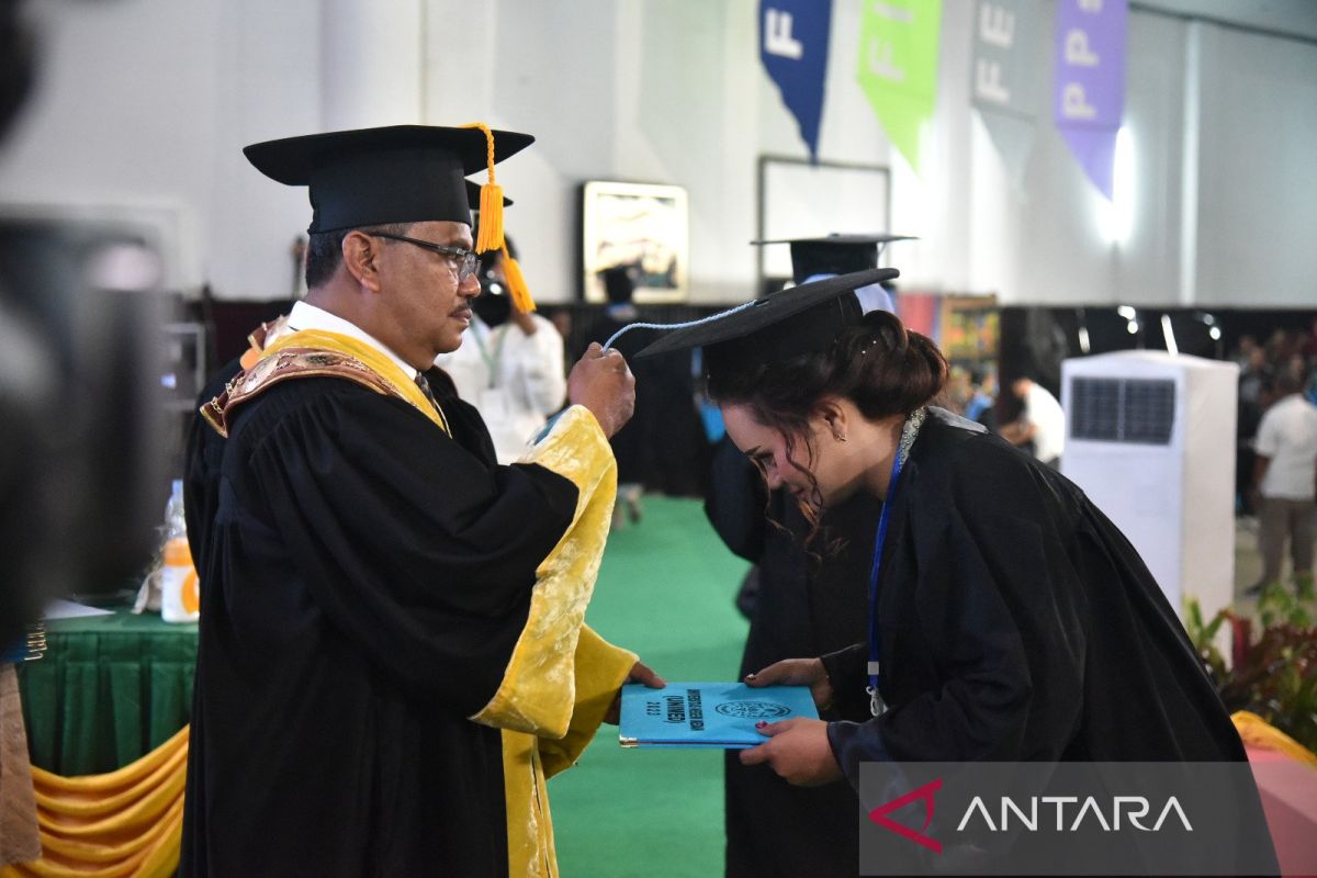 Unimed wisuda 1.703 program pascasarjana dan sarjana