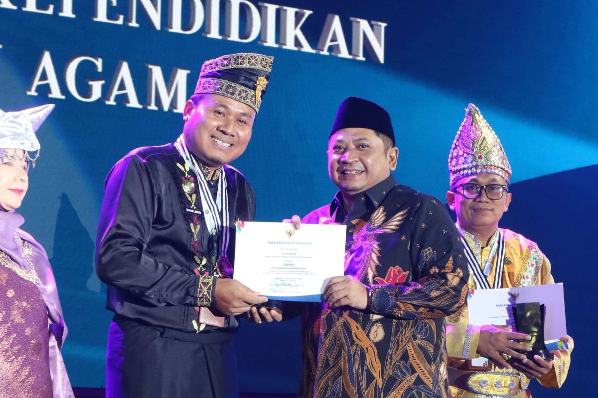 Kepala MAN I Kuantan Singingi terbaik 1 Anugerah GTK Nasional 2023