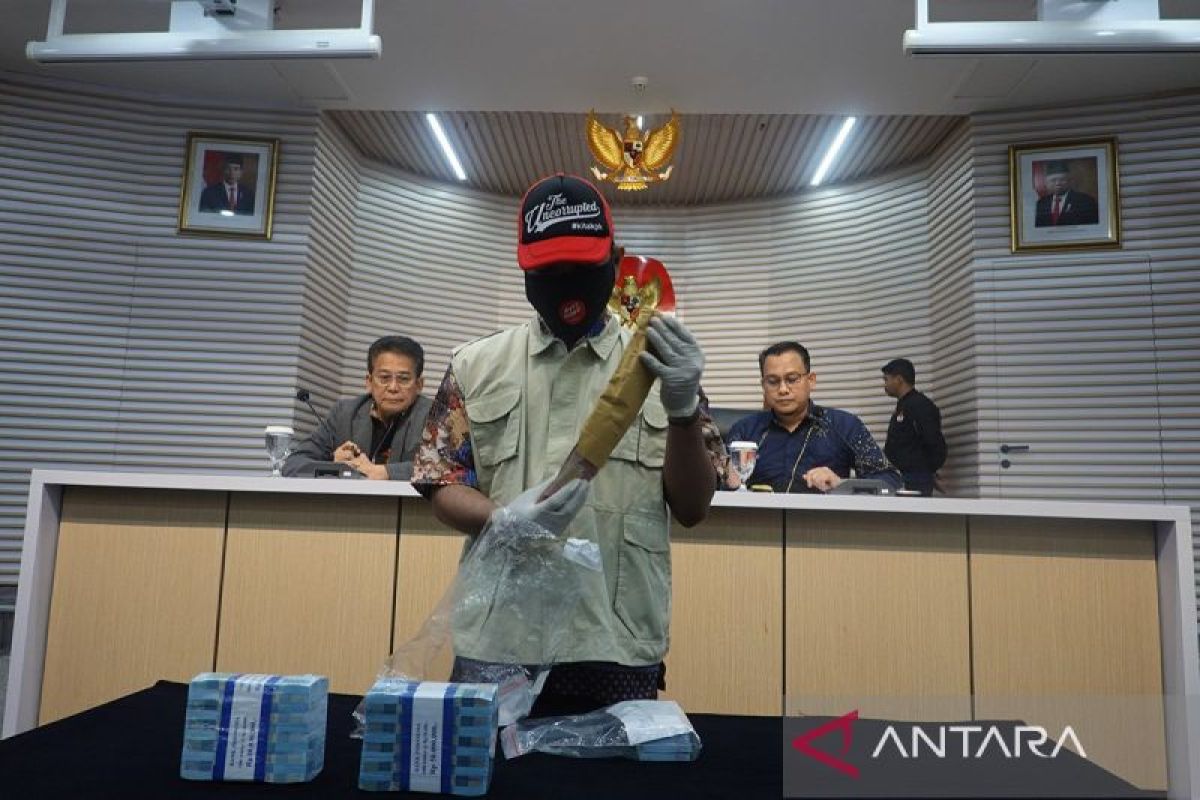 KPK tahan lima tersangka OTT di Kalimantan Timur