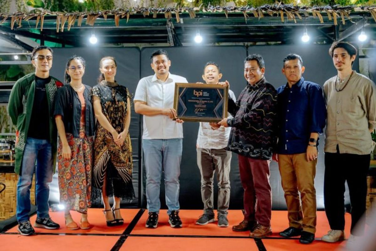 Bobby terima penghargaan Pelopor Medan Menuju Kota Film di Indonesia