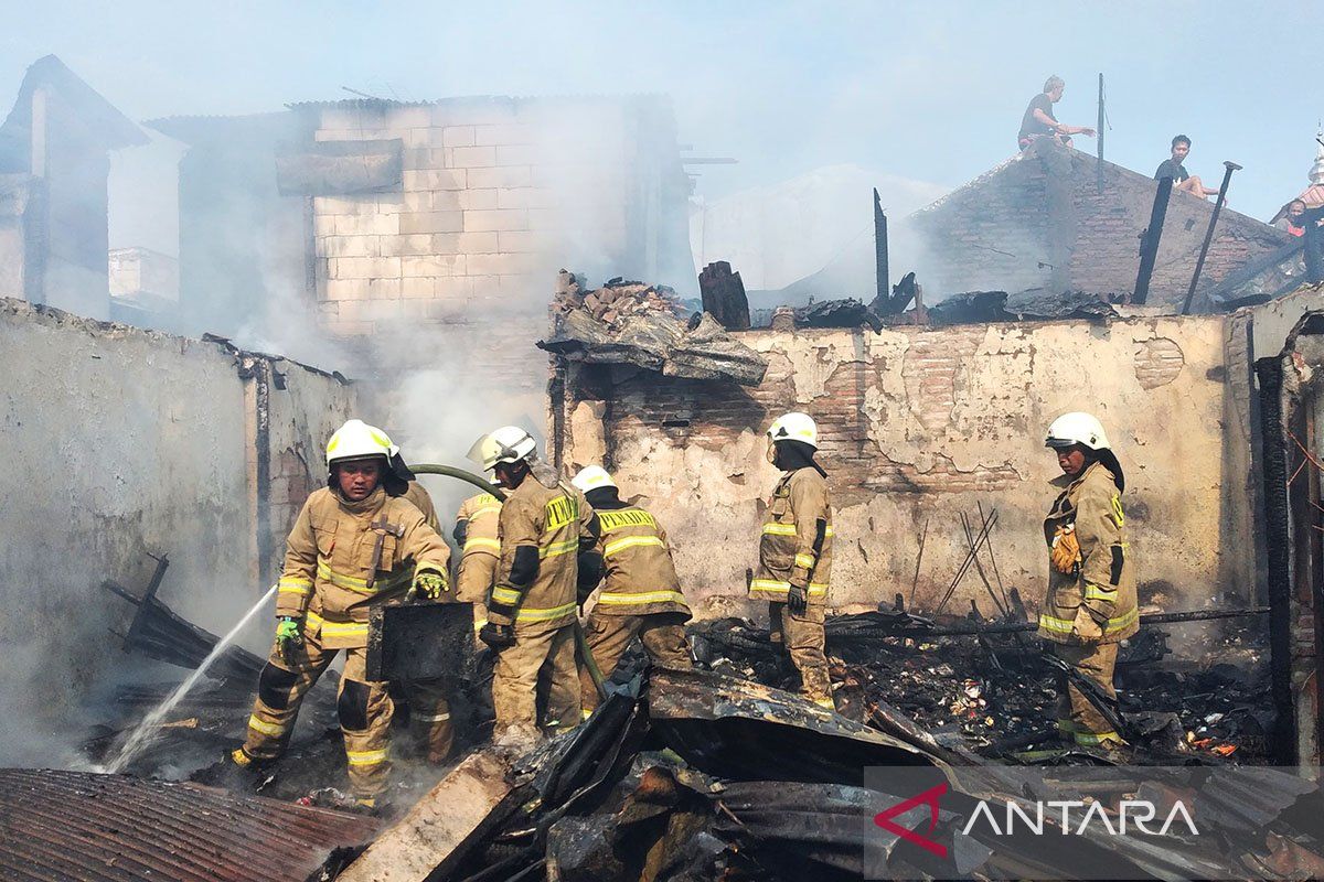 Tujuh bangunan di Klender ludes terbakar