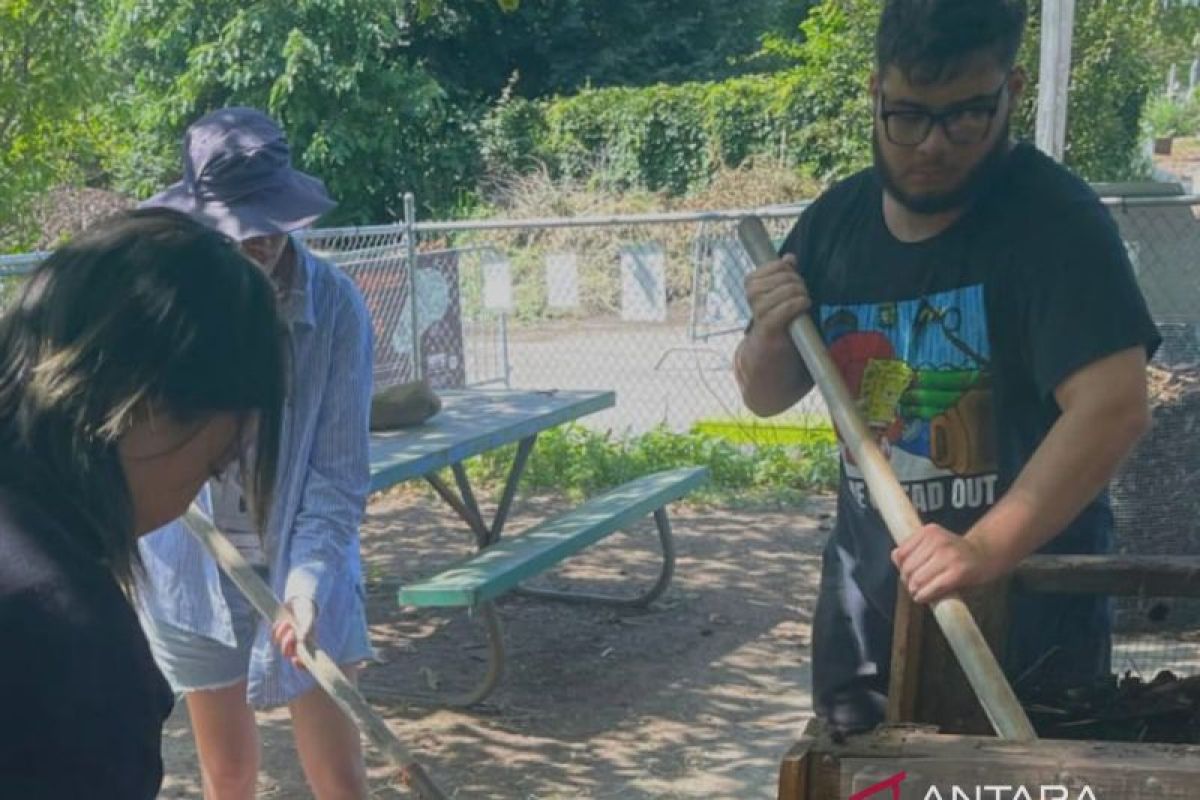 Siswi Jakarta Intercultural School teliti cara atasi sampah makanan