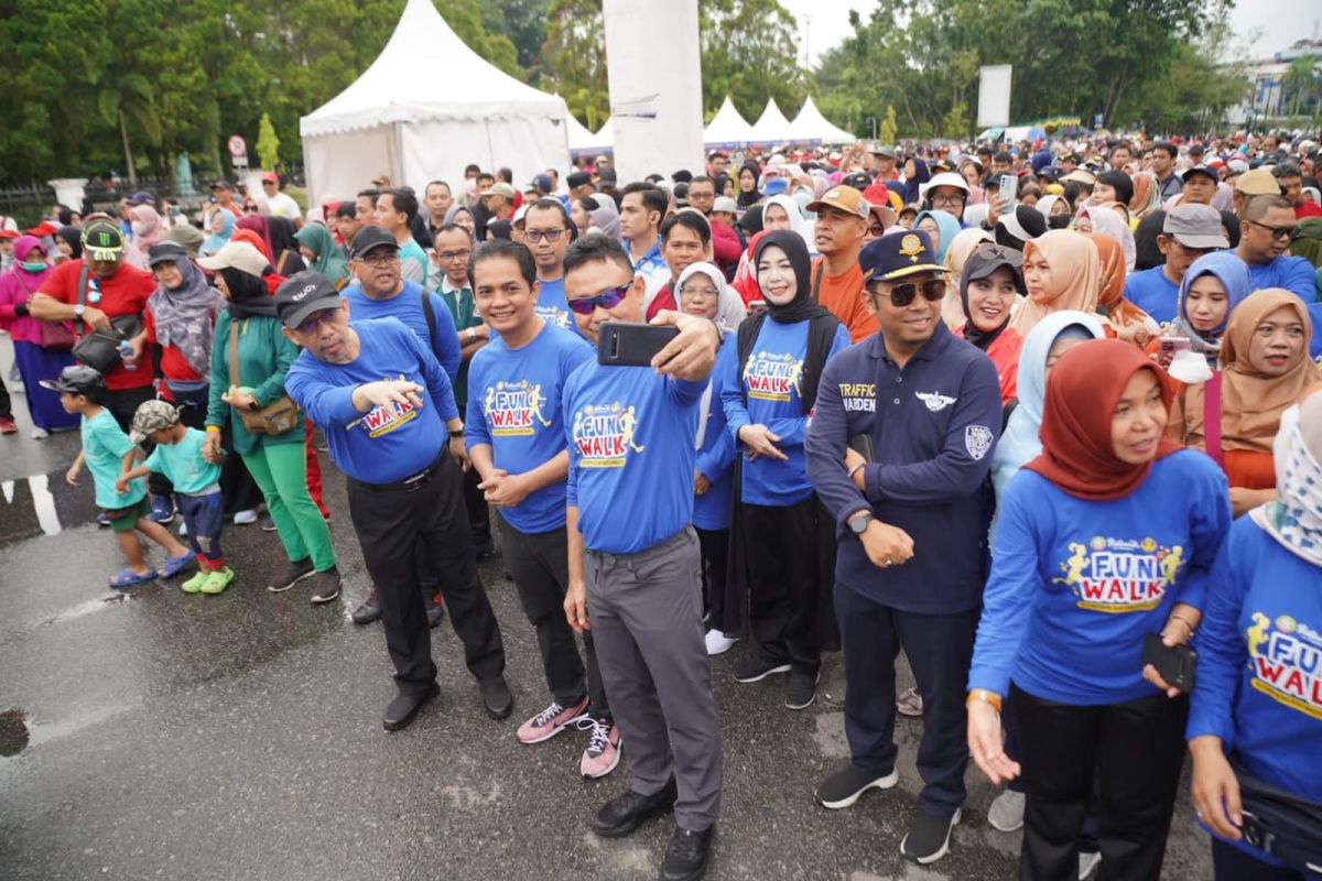 HUT Ke-52 Korpri, Ribuan Pegawai Pemkot Pontianak Ikut Fun Walk ...