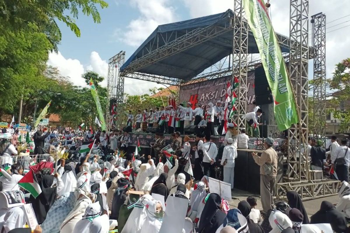 Ribuan warga Tulungagung menggelar aksi solidaritas "Bela Palestina"