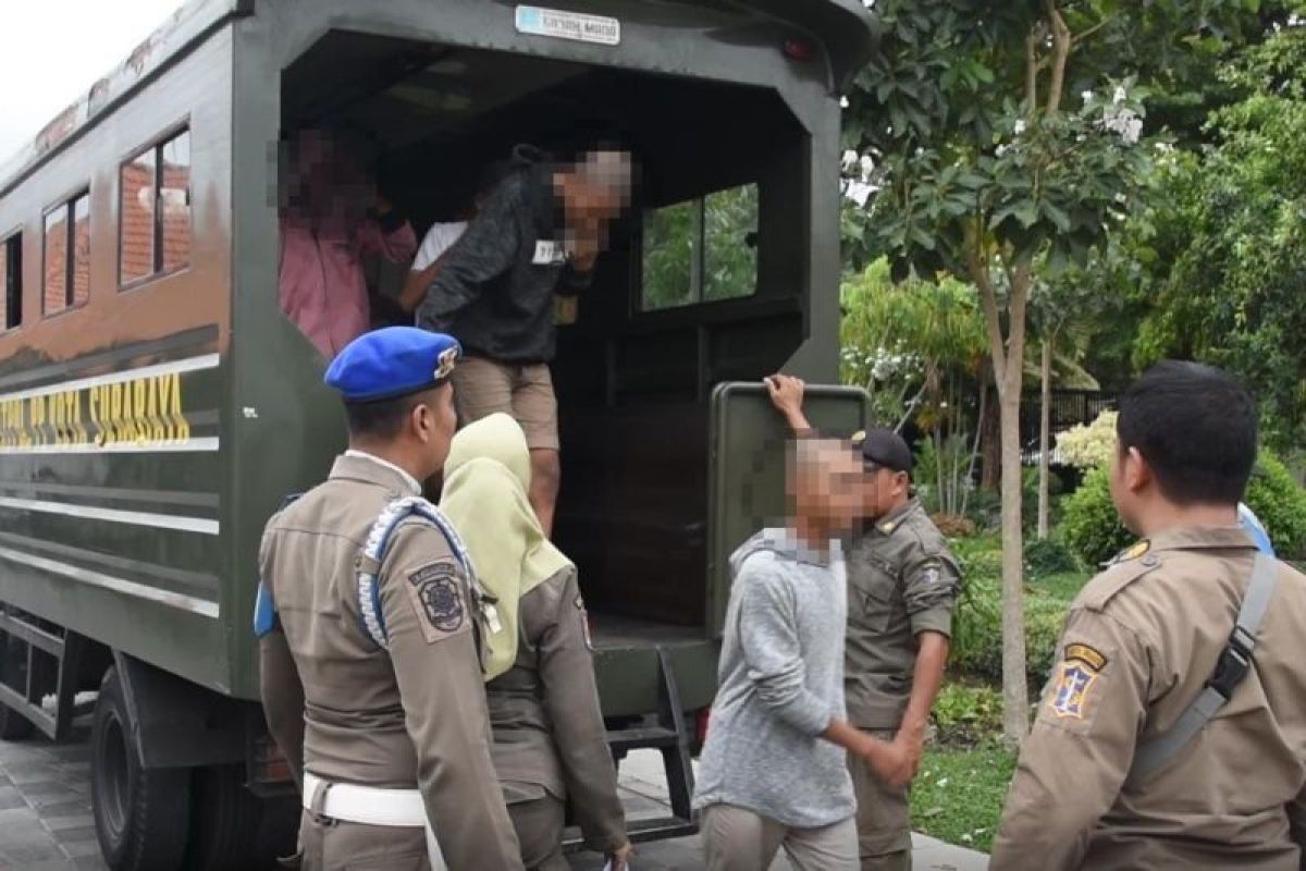 Satpol PP Surabaya perketat pengawasan aktivitas remaja di malam hari