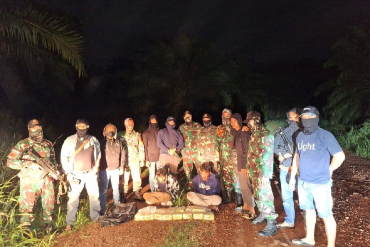 Tim gabungan tangkap dua warga Badau bawa 15,5 kg sabu di batas RI-Malaysia