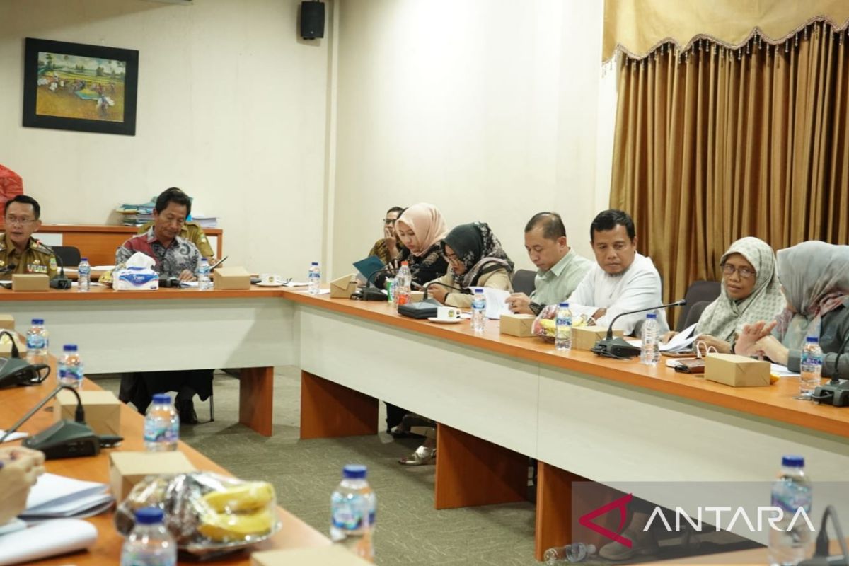 Bekasi Jabar mengkaji usulan peraturan daerah 2024