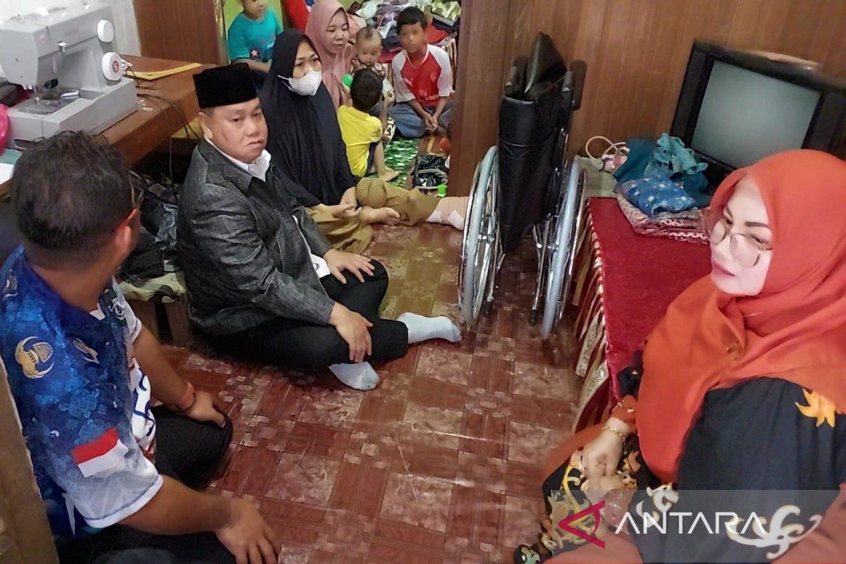 Bupati Kotim terus jalankan bantuan kursi roda