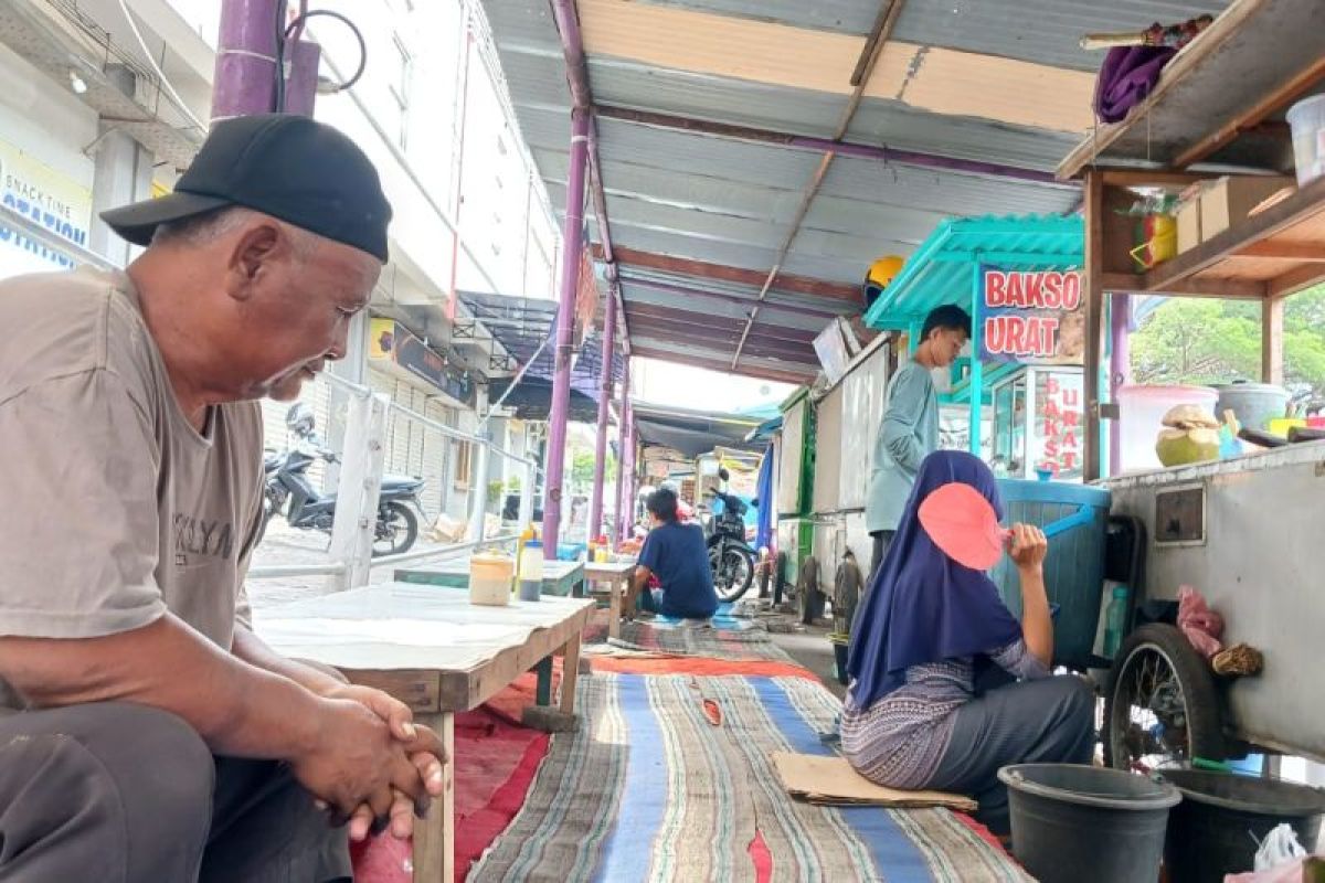 Pembangunan alun-alun Kota Kediri diharapkan segera diselesaikan