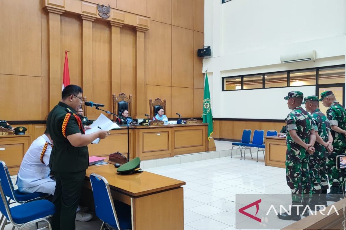 Tiga oknum prajurit TNI terdakwa kasus pembunuhan Imam Masykur dituntut hukuman mati