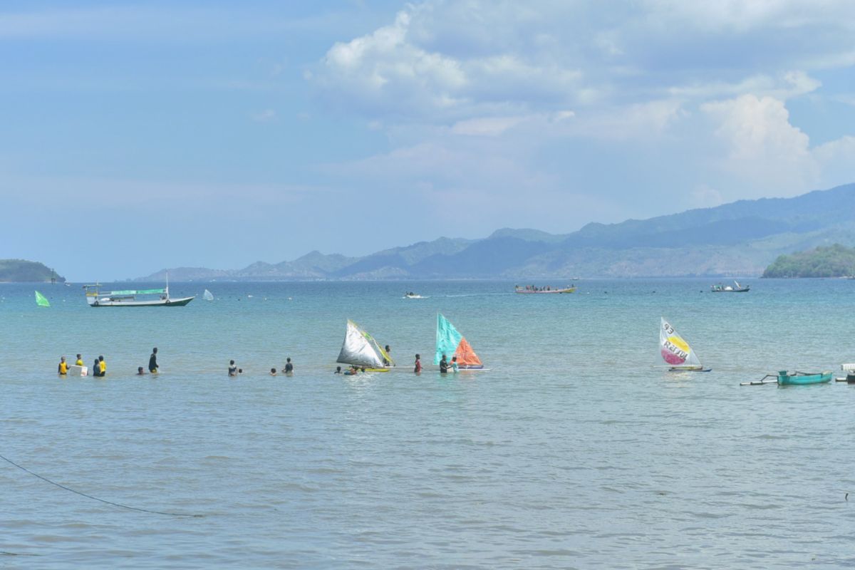 Pemkot Mataram menggelar lomba perahu layar semarakkan HUT RI