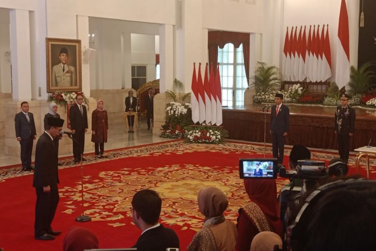 Presiden Jokowi saksikan pengucapan sumpah jabatan Ketua KPK sementara Nawawi