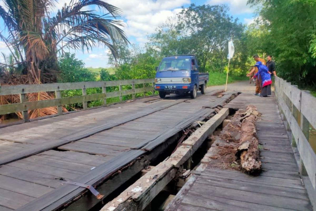Komisi III DPRD Balangan soroti jembatan rusak di Desa Riwa