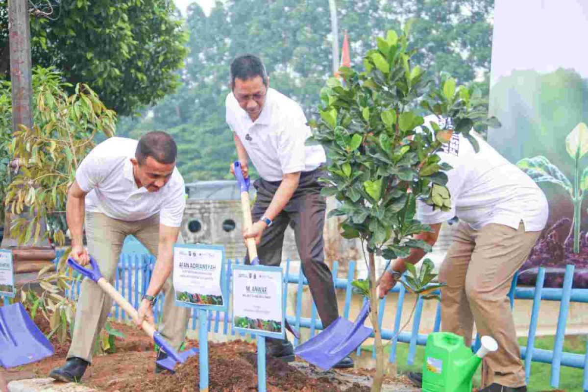 Pemprov DKI tanam 2.000 pohon di Taman Interaksi Kelurahan Duren Sawit