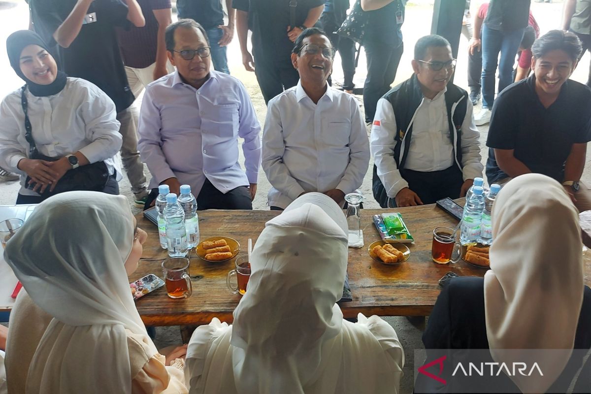Ngopi dengan anak muda di Sabang Aceh, Mahfud pesan jangan sebar hoaks di medsos