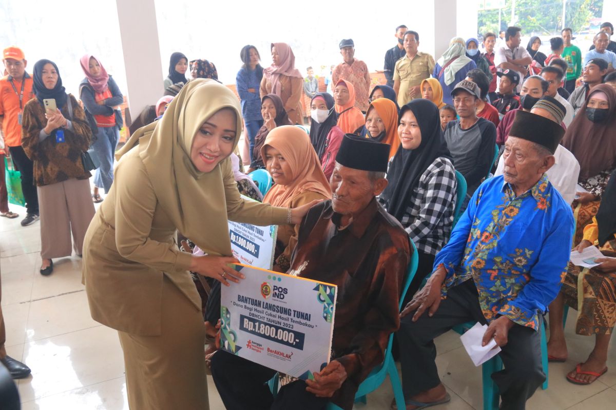 Pemkab Mojokerto salurkan BLT untuk buruh pabrik rokok