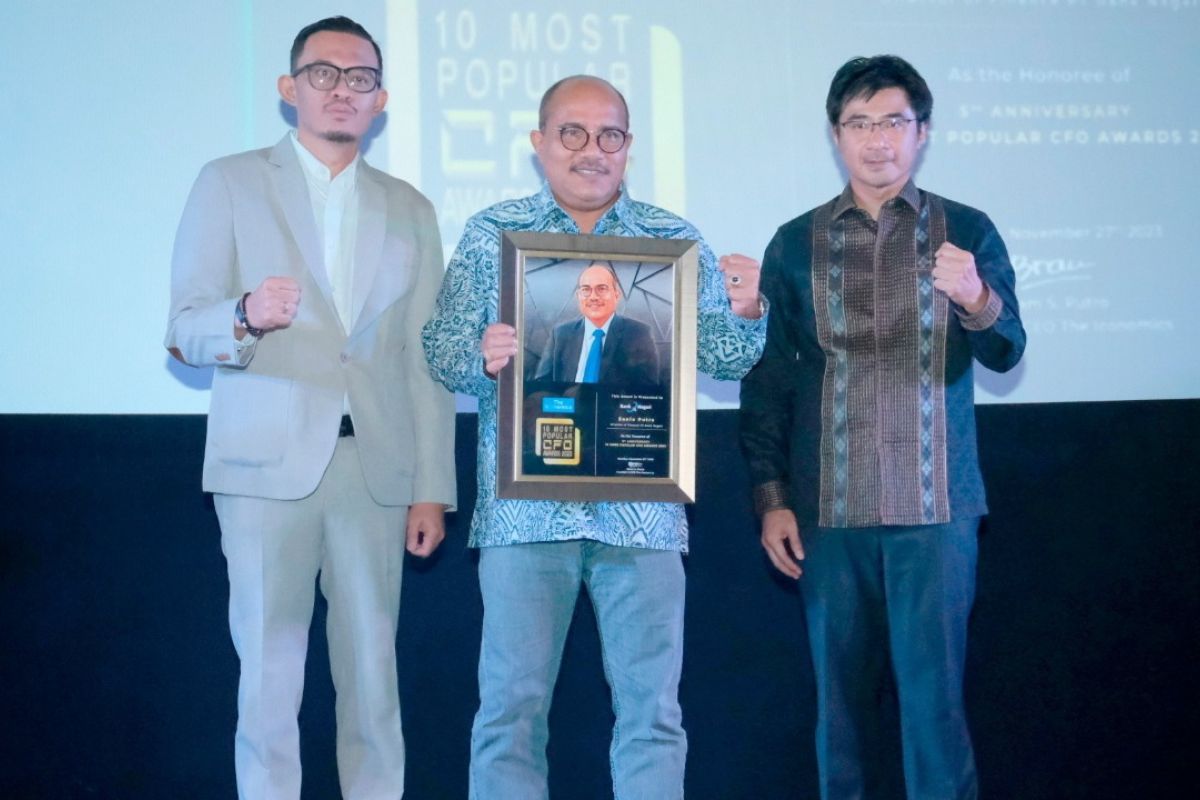 Dirkeu Bank Nagari raih 10 most popular CFO Awards 2023