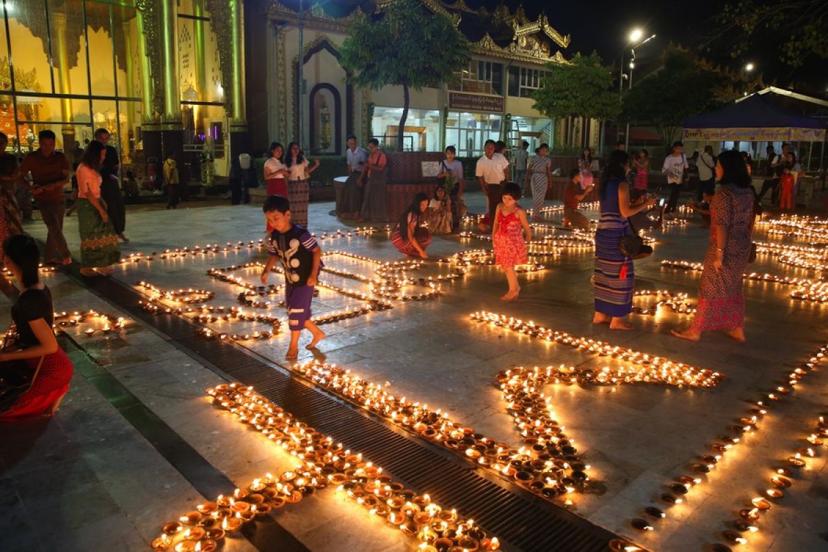 Album Asia: Merayakan Festival Cahaya di Myanmar