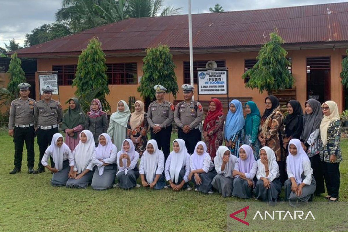 Satlantas Polres Palas sosialisasikan aturan berlalu lintas kepada pelajar