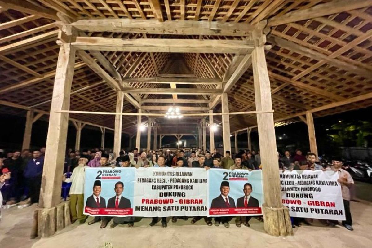 Ratusan PKL deklarasi dukung Prabowo-Gibran