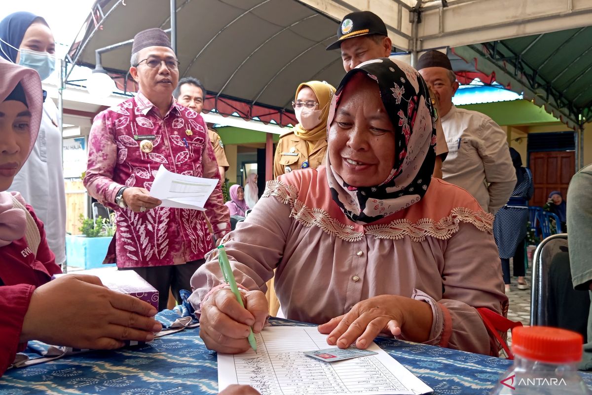 Tapin govt distributes Rp1.7 billion direct cash assistance to curb inflation