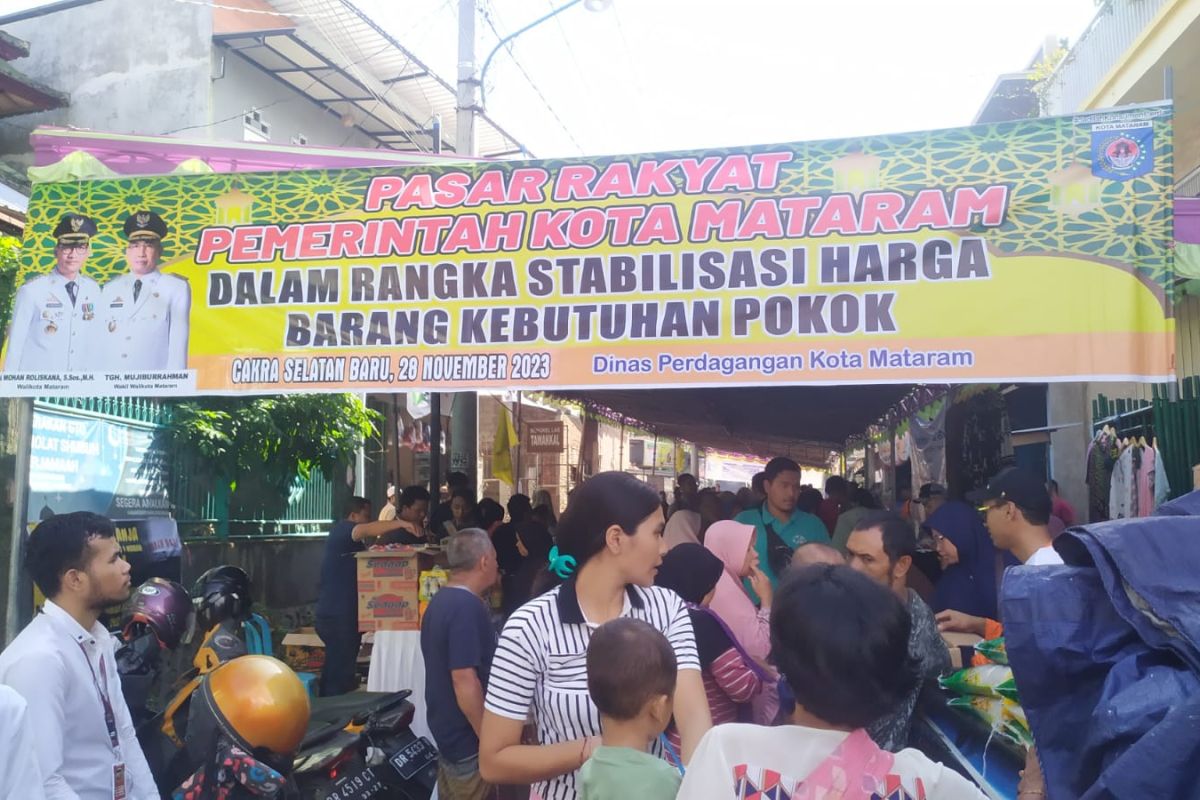 Disdag Mataram menggelar pasar rakyat stabilkan harga