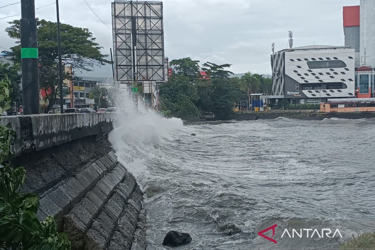 Gubernur Sulut imbau warga waspadai cuaca ekstrem dampak musim hujan