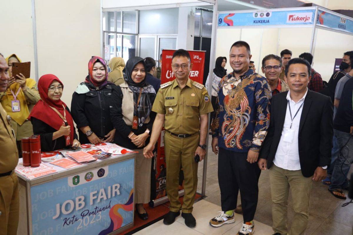 Disnaker Pontianak dan UMP gelar job fair bagi pencari kerja