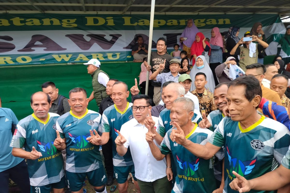 Kampanye di Sidoarjo, Cak Imin main sepak bola